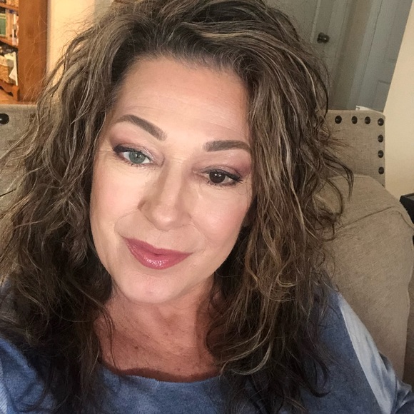 Meet your Posher, Charlotte - Picture 2 of 2